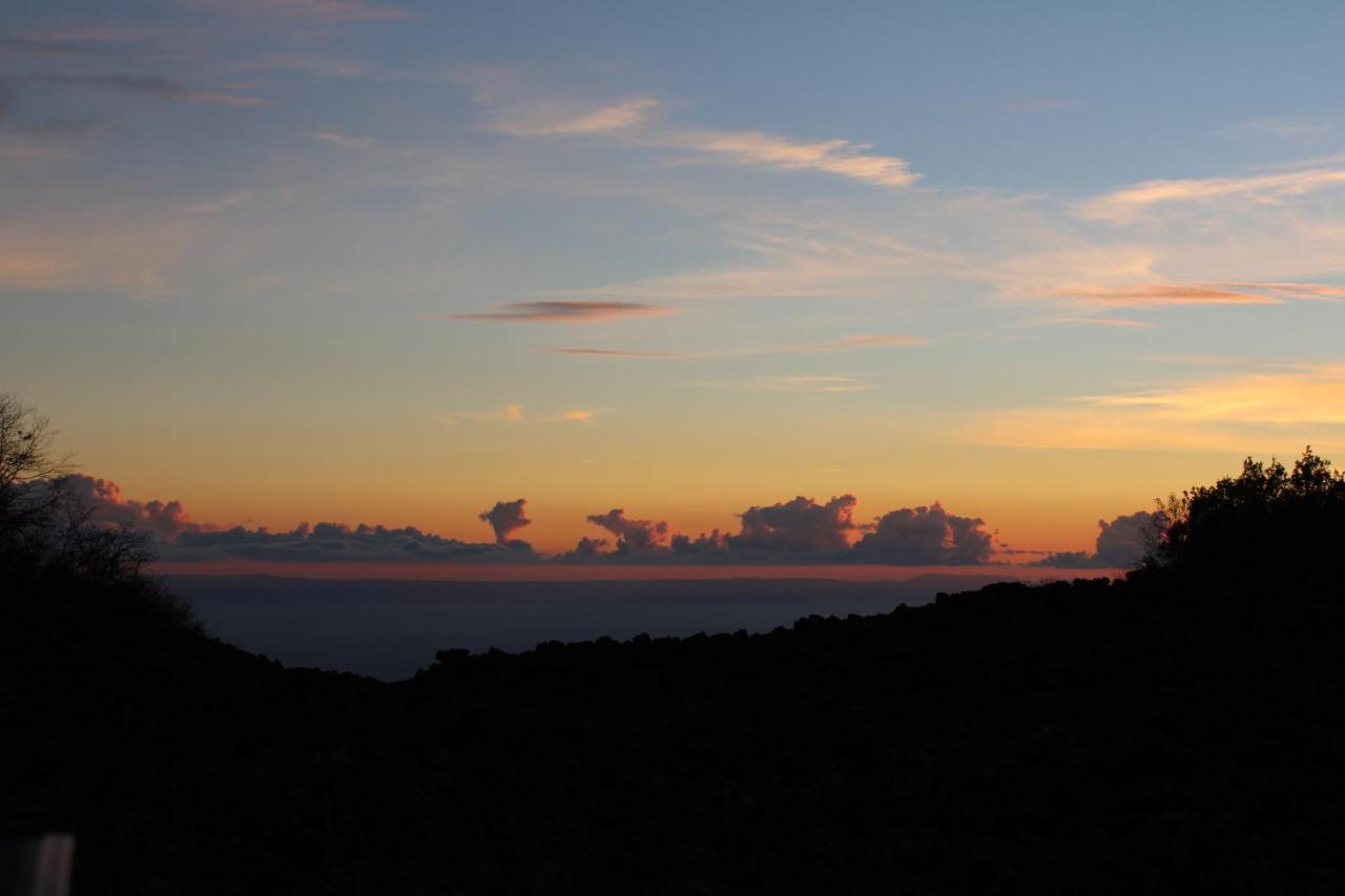 Matilde'S Chalet Etna Nature House นีโกโลซี ภายนอก รูปภาพ