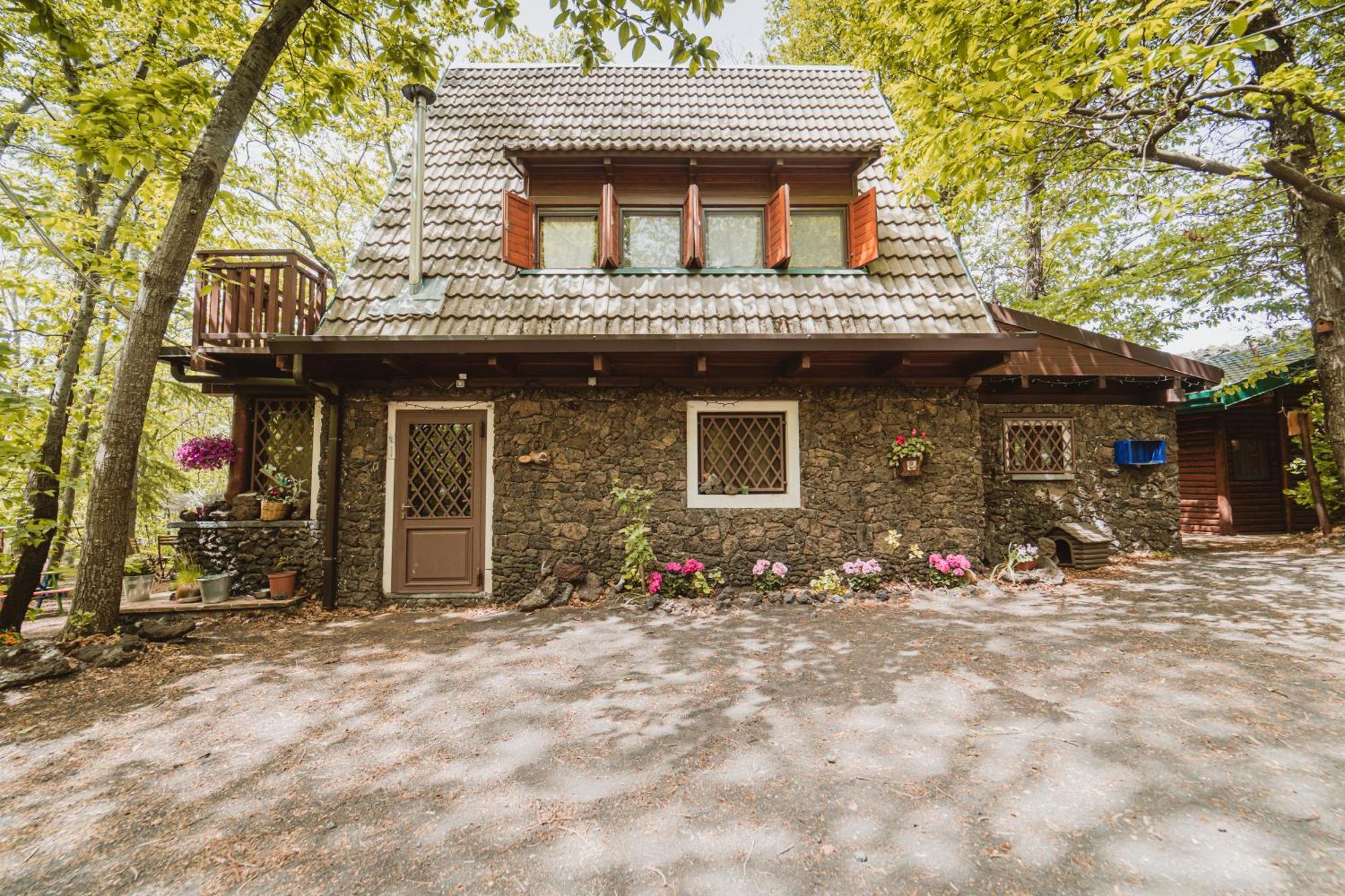Matilde'S Chalet Etna Nature House นีโกโลซี ภายนอก รูปภาพ
